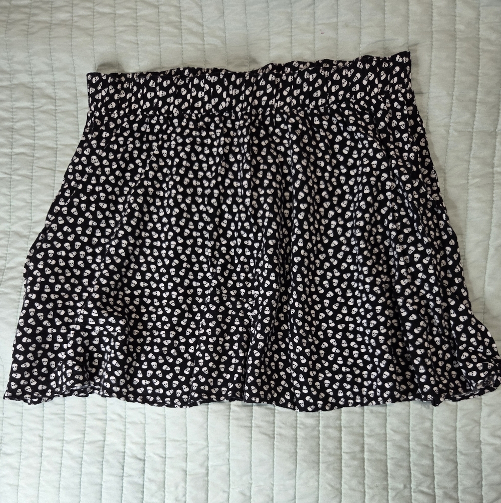 Hot Topic Black and White Patterned Mini Skirt